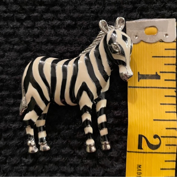 Vintage Enamel Zebra Pin - Picture 4 of 4